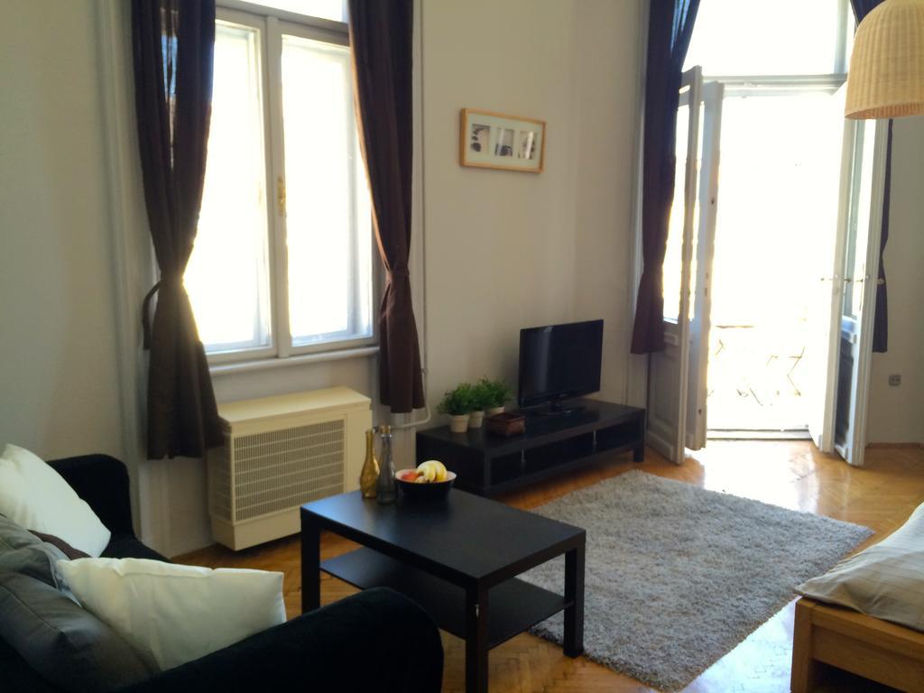 Budget Apartment By Hi5 - Oktober 6 Str 4 Budapeşte Dış mekan fotoğraf