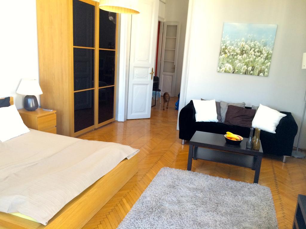 Budget Apartment By Hi5 - Oktober 6 Str 4 Budapeşte Dış mekan fotoğraf