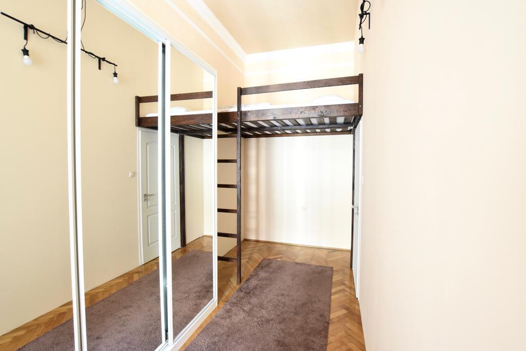 Budget Apartment By Hi5 - Oktober 6 Str 4 Budapeşte Dış mekan fotoğraf